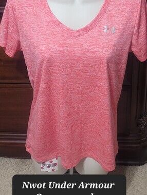 Nwot UNDER ARMOUR HEAT GEAR shirt